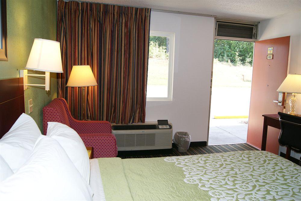 Days Inn By Wyndham Shelby Eksteriør billede